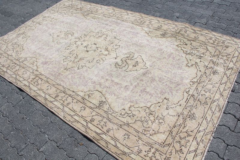 XL Vintage Turkish Accent Area Rug 5.2 x 8.9 ft