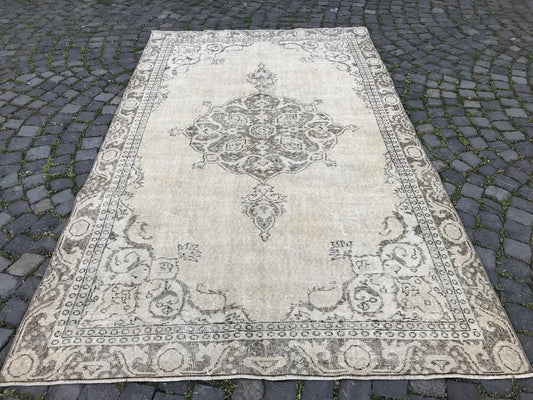 XL Vintage Turkish Accent Area rug 5.7 x 9.2 ft
