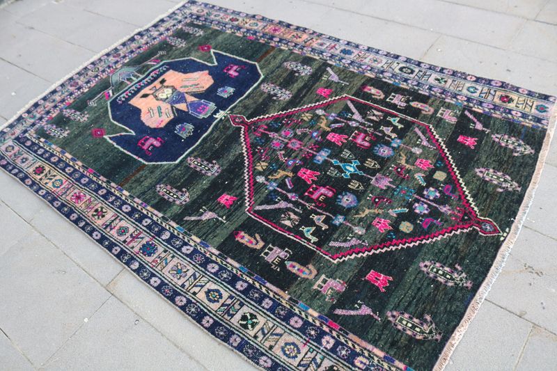 Vintage Persian Accent Area Rug 4.9 x 6.8 ft