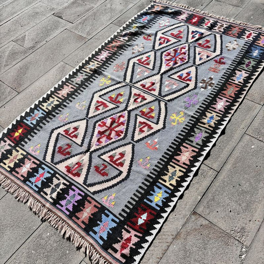 Vintage Turkish Accent Area rug 4 x 6.8 ft