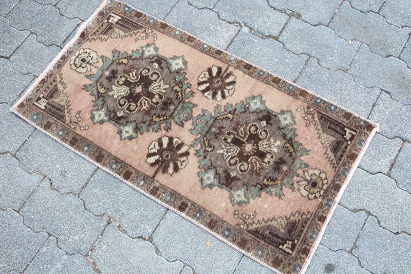 Vintage Turkish Mini Rug 1.5 x 2.8 ft