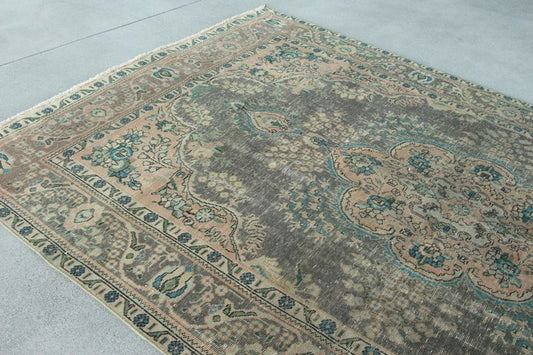 XL Vintage Turkish Accent Area Rug 6.4 x 9.7 ft