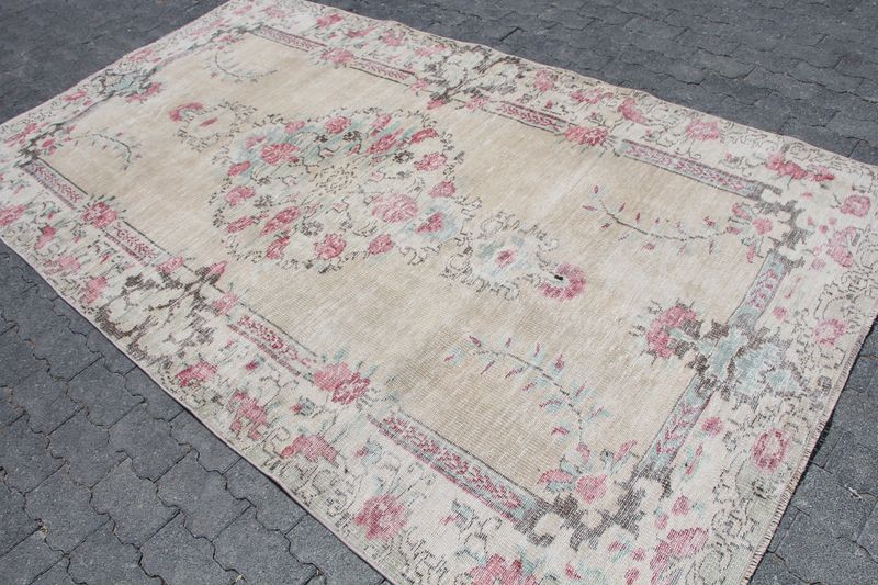 XL Vintage Turkish Accent Area Rug 5.4 x 9.3 ft