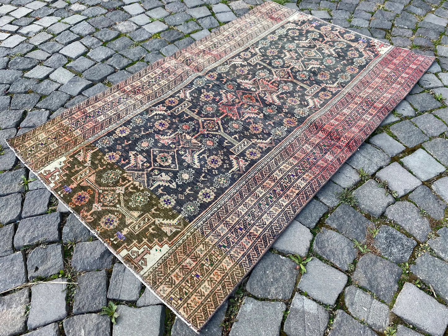 Vintage Turkish Accent Area rug 2.9 x 4.8 ft