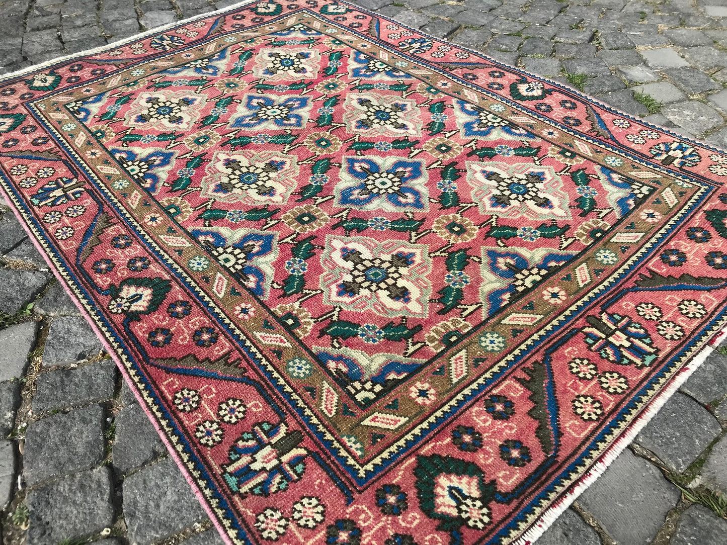 Vintage Turkish Accent Area rug 3.9 x 5.4 ft