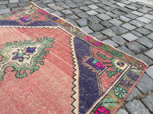 Vintage Turkish Accent Area rug 3.9 x 7.9 ft