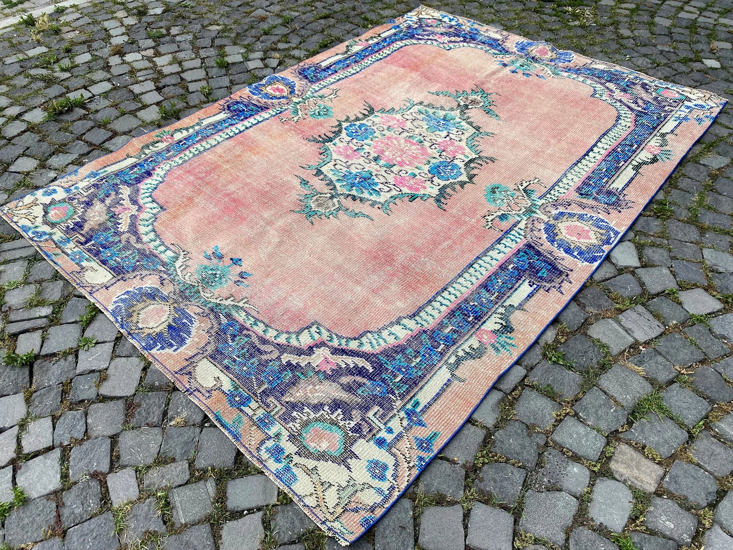 XL Vintage Turkish Accent Area Rug 5.7 x 8.2 ft