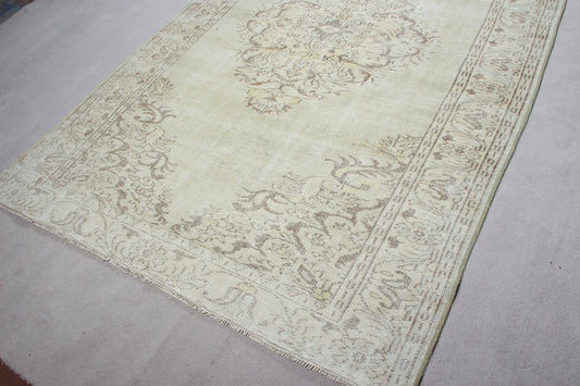 XL Vintage Turkish Accent Area Rug 5.9 x 9.3 ft