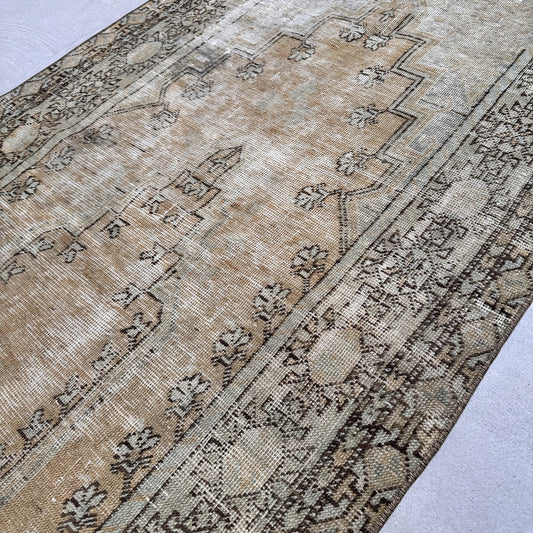 Vintage Turkish Accent Area rug 2.8 x 5.6 ft