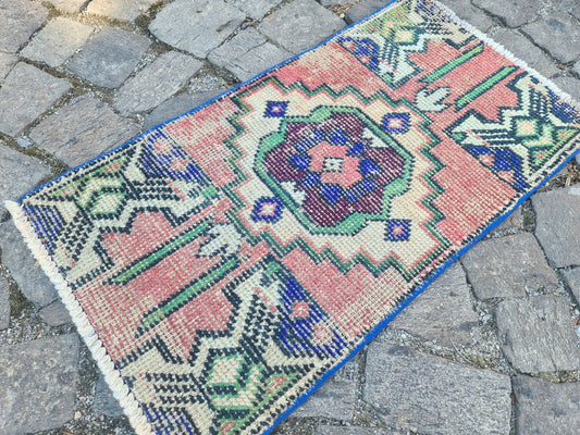 Vintage Turkish Mini Rug 1.5 x 2.7 ft