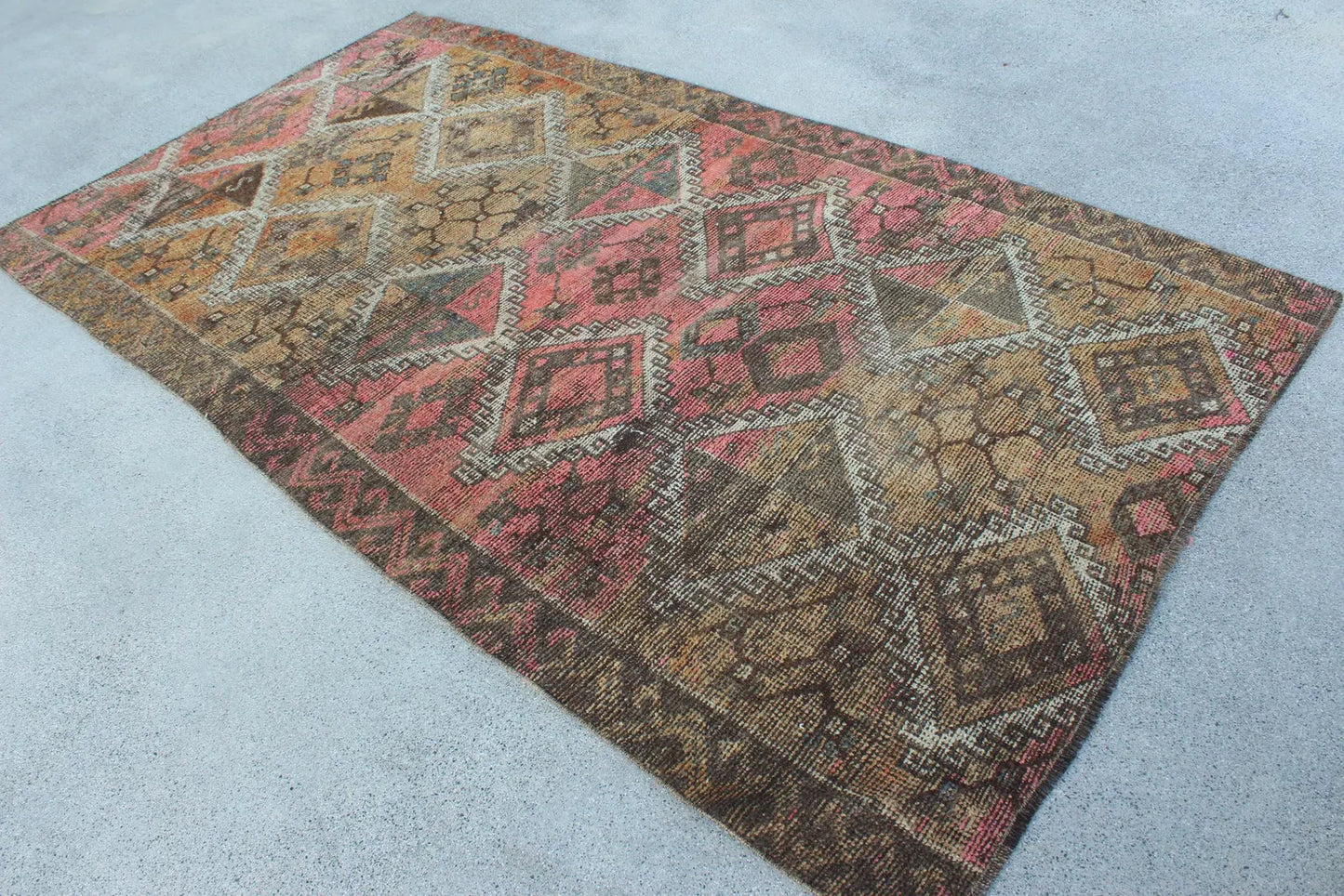Vintage Turkish Accent Area rug 4.5 x 7.9 ft