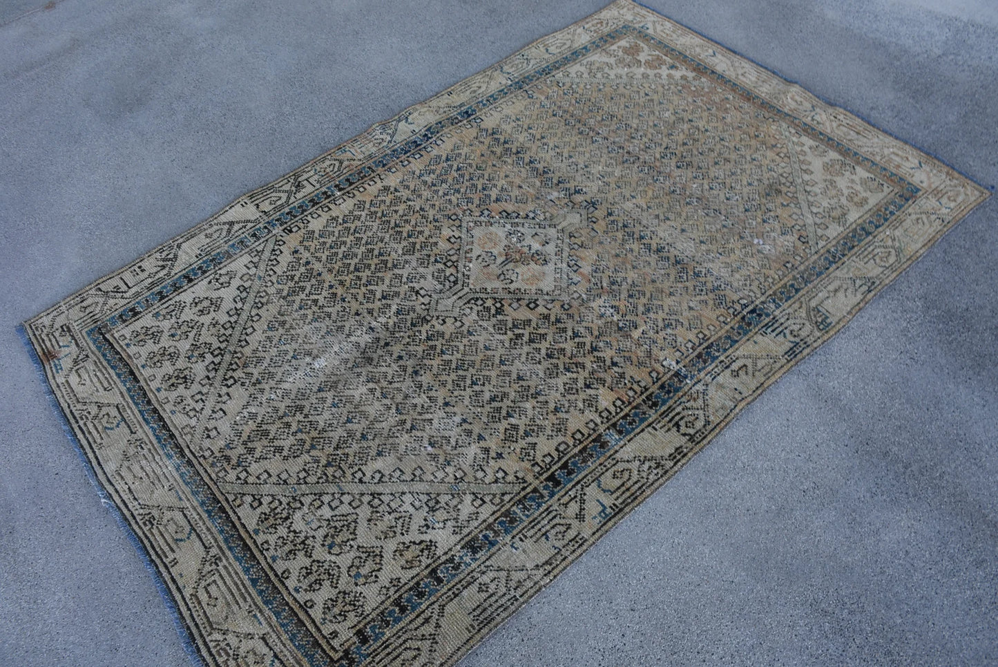 Vintage Persian Accent Area rug 3.9 x 6.2 ft