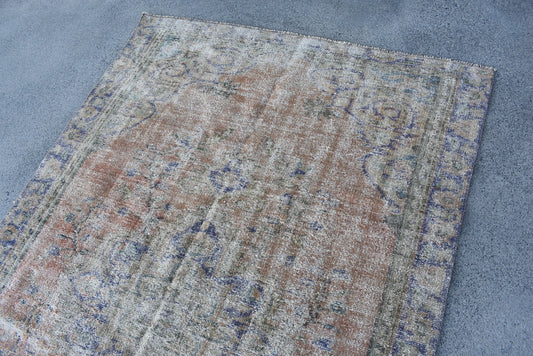 Vintage Turkish Accent Area rug 4.8 x 7.9 ft