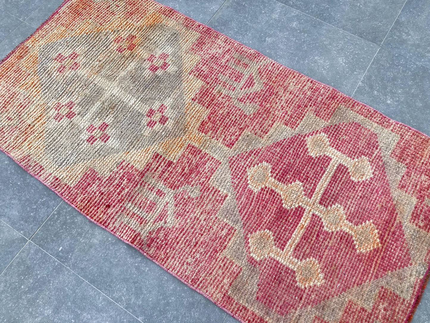 Vintage Turkish Accent Area rug 2.5 x 4.9 ft
