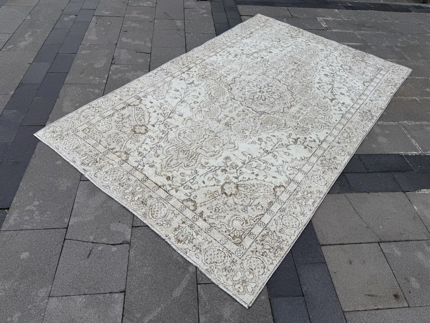 Vintage Turkish Accent Area rug 5.2 x 8.6 ft