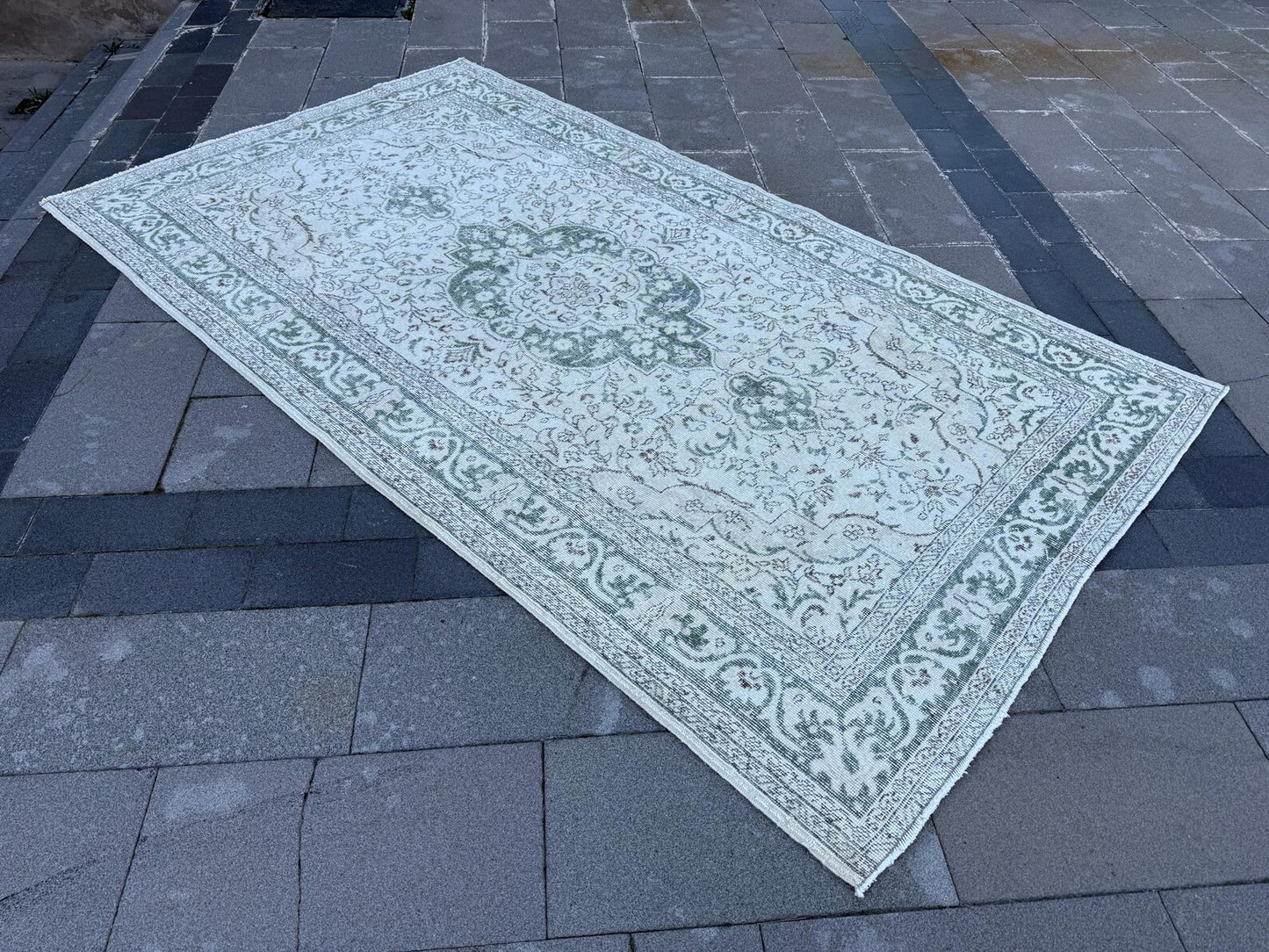 XL Vintage Turkish Accent Area Rug 5.2 x 9.3 ft