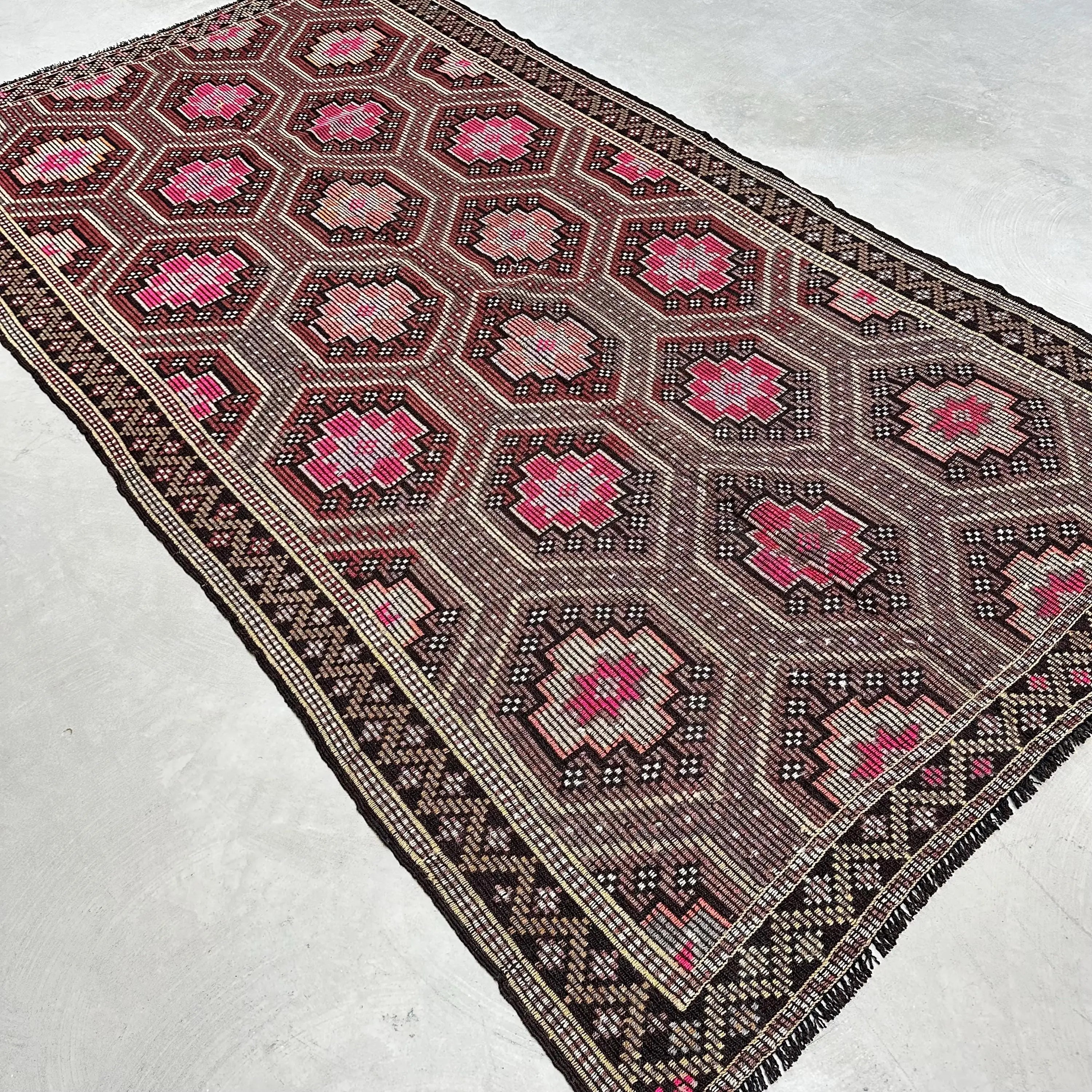 XL Vintage Turkish Accent Area rug 5 x 9.4 ft