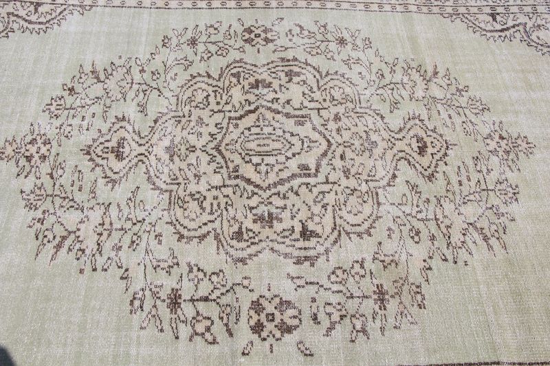 XL Vintage Turkish Accent Area Rug 5.8 x 9.2 ft