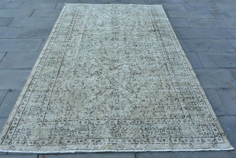XL Vintage Turkish Accent Area rug 5.5 x 8.4 ft