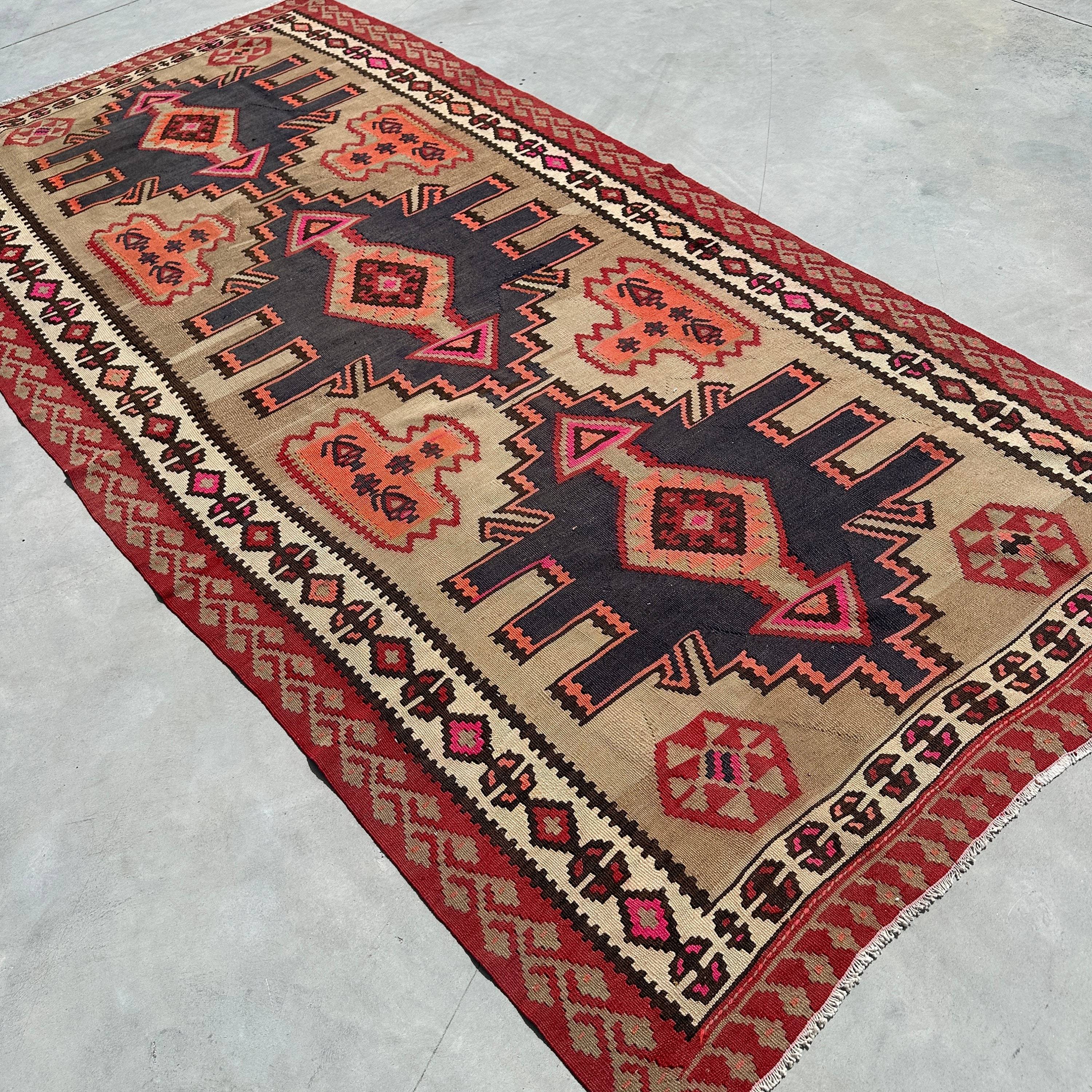 Vintage Turkish Accent Area rug 4.7 x 9.4 ft