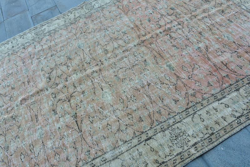 XL Vintage Turkish Accent Area rug 6.1 x 9 ft