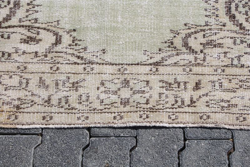 XL Vintage Turkish Accent Area Rug 5.8 x 9.2 ft