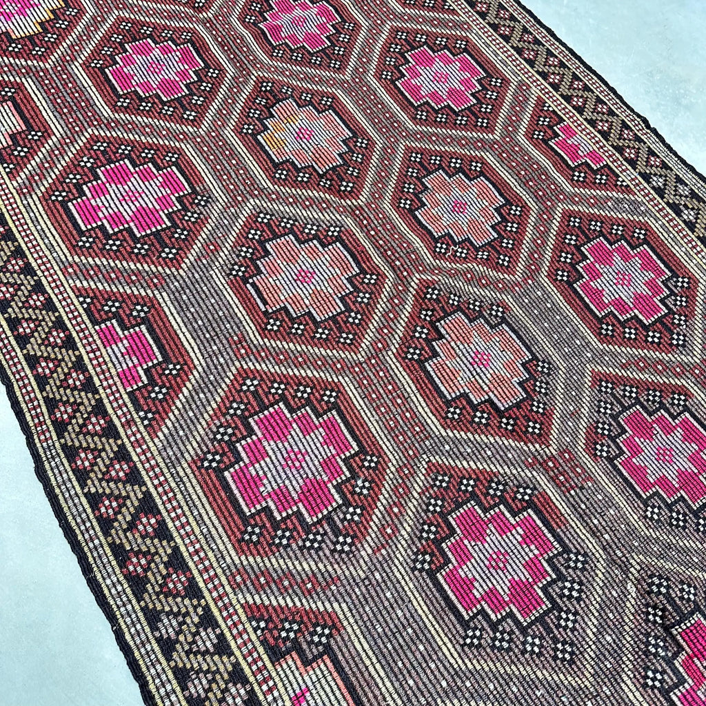 XL Vintage Turkish Accent Area rug 5 x 9.4 ft