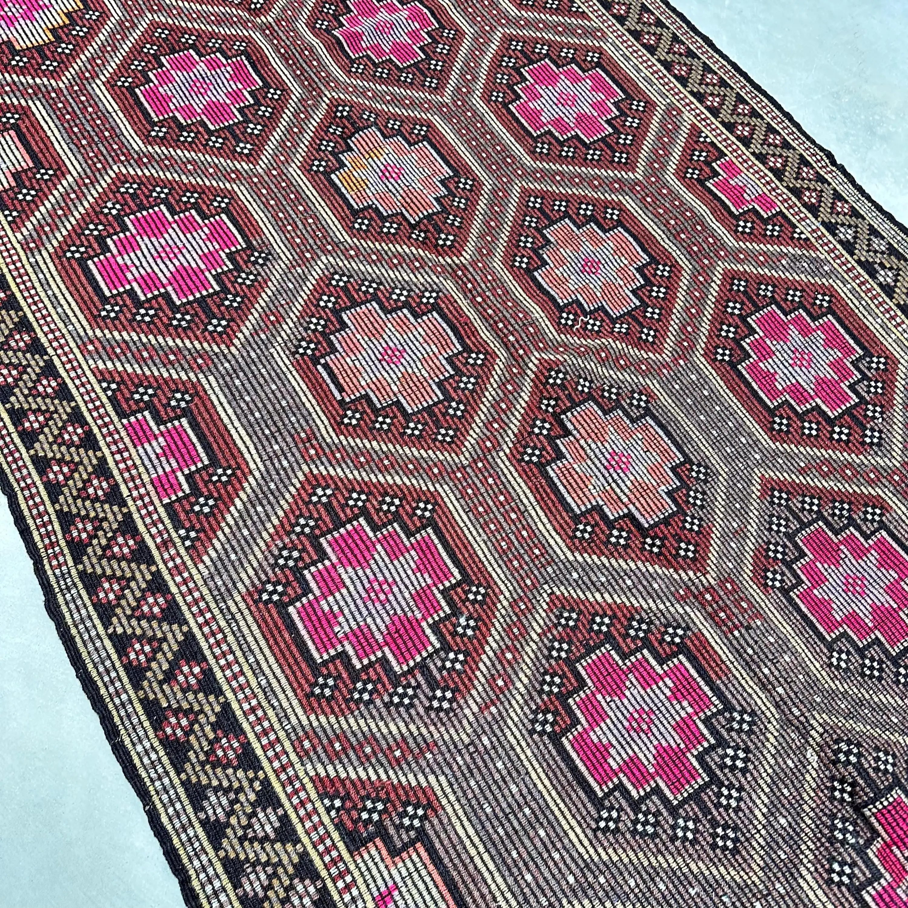 XL Vintage Turkish Accent Area rug 5 x 9.4 ft