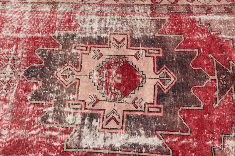 Vintage Turkish Accent Area rug 4.7 x 9.5 ft