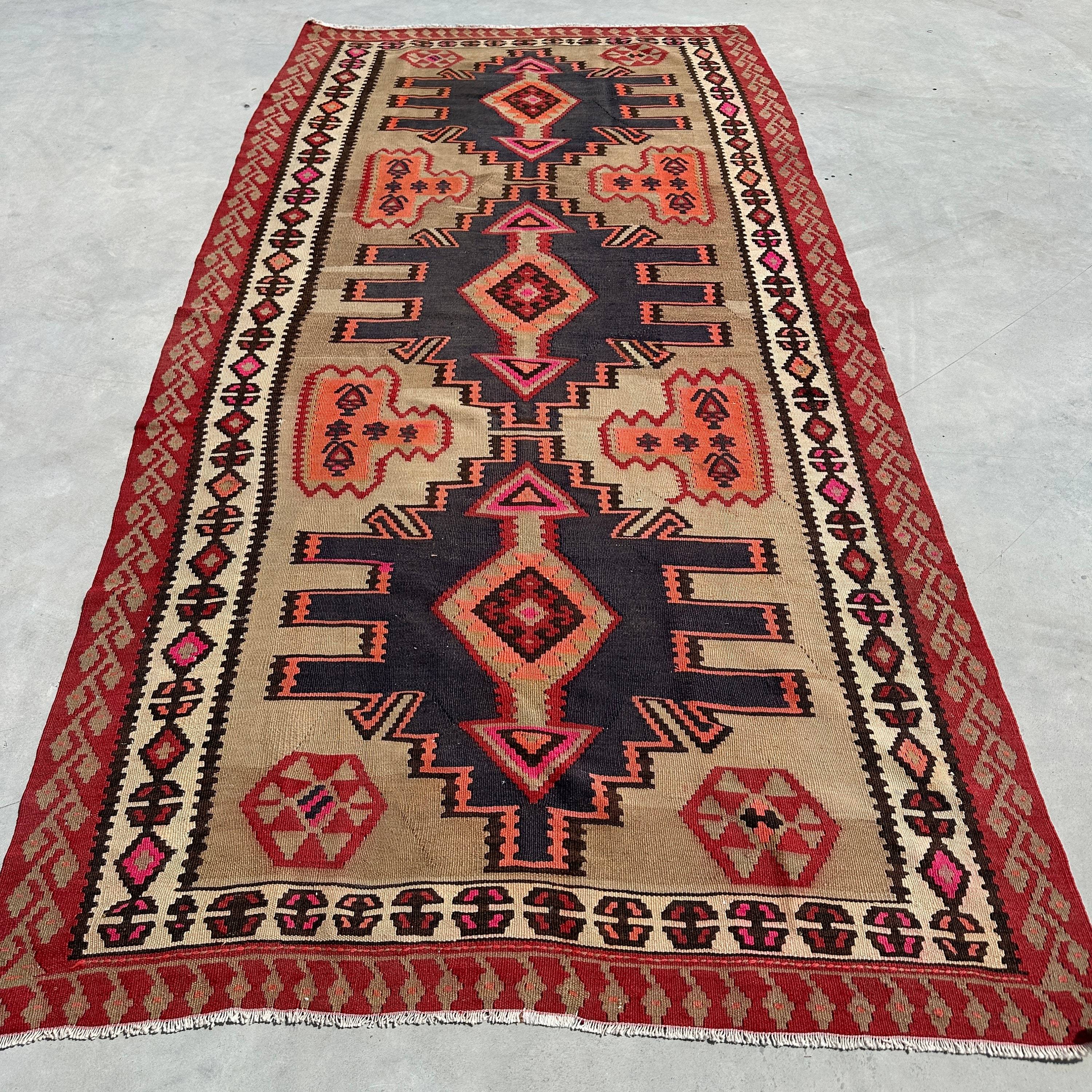 Vintage Turkish Accent Area rug 4.7 x 9.4 ft