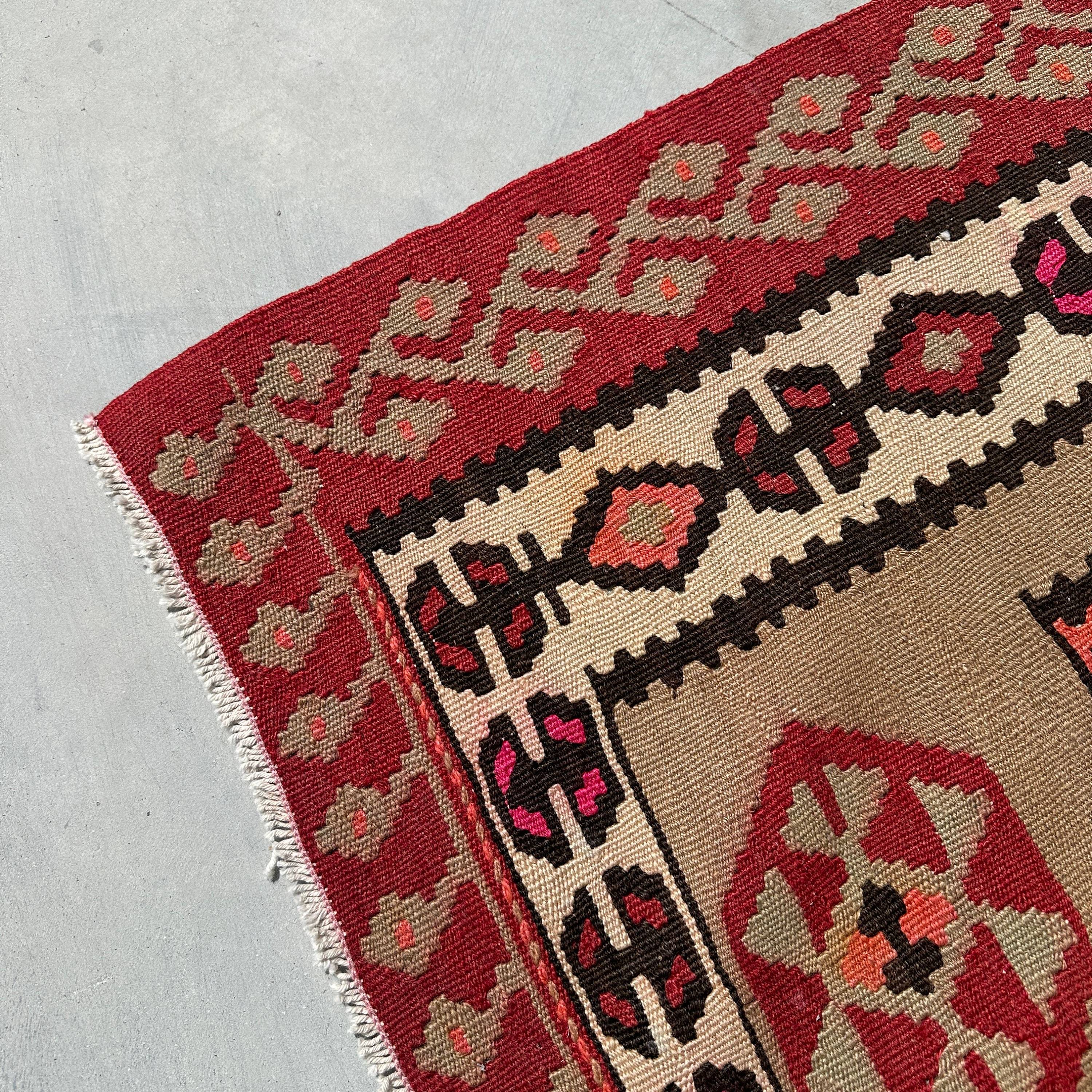 Vintage Turkish Accent Area rug 4.7 x 9.4 ft