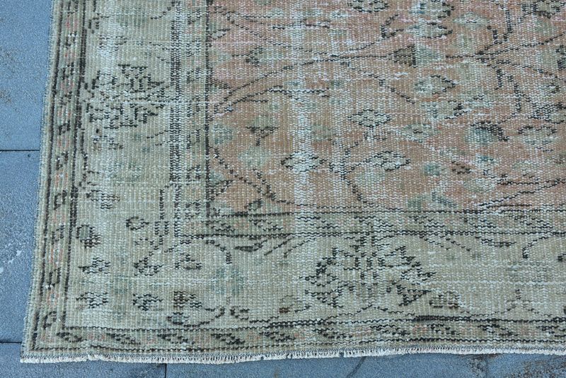 XL Vintage Turkish Accent Area rug 6.1 x 9 ft