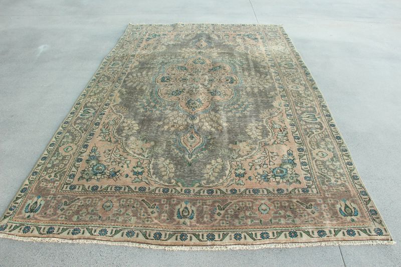 XL Vintage Turkish Accent Area Rug 6.4 x 9.7 ft