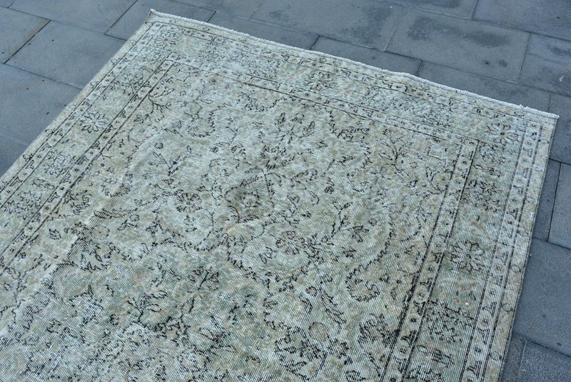 XL Vintage Turkish Accent Area rug 5.5 x 8.4 ft
