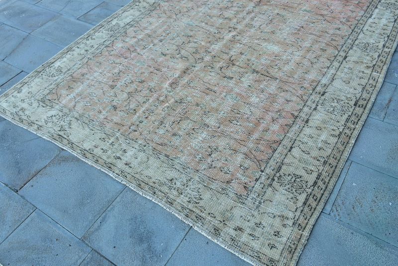 XL Vintage Turkish Accent Area rug 6.1 x 9 ft