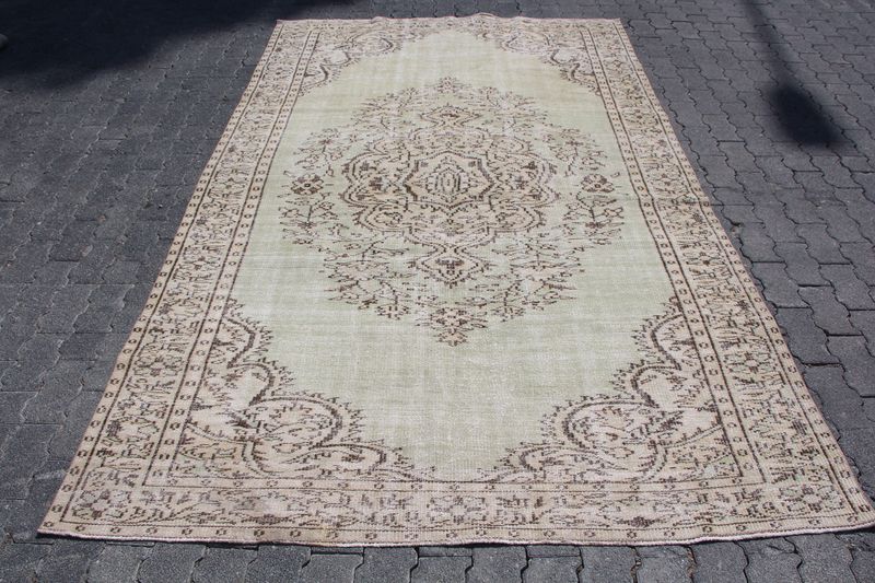 XL Vintage Turkish Accent Area Rug 5.8 x 9.2 ft