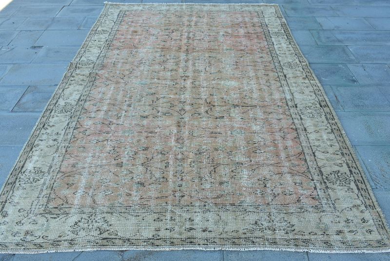XL Vintage Turkish Accent Area rug 6.1 x 9 ft