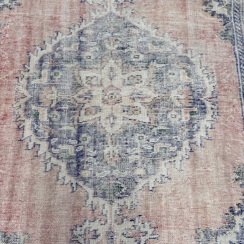 XL Vintage Turkish Accent Area Rug 5.6 x 9.9 ft