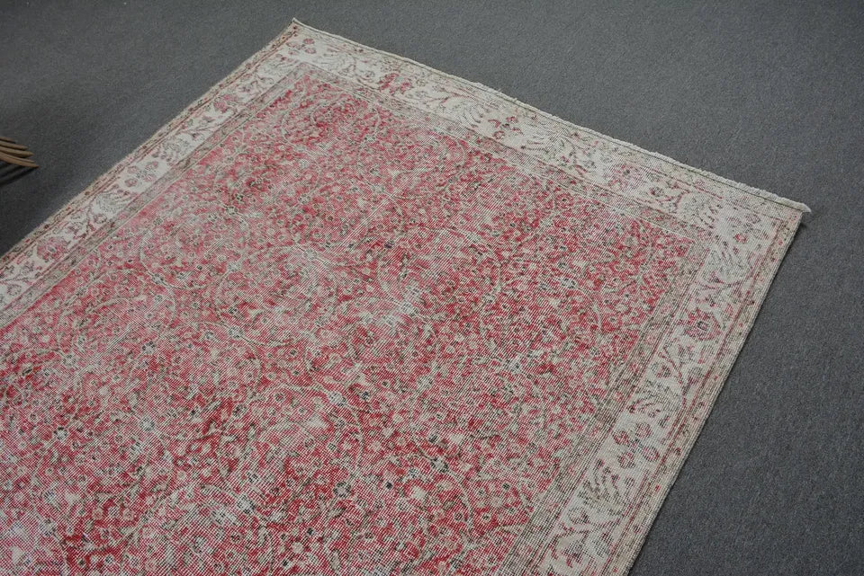 XL Vintage Turkish Accent Area rug 5.3 x 8.3 ft