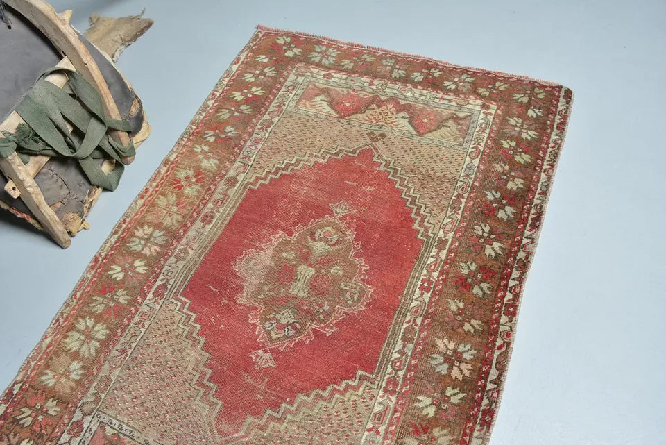 Vintage Turkish Accent Area rug 3.2 x 4.9 ft