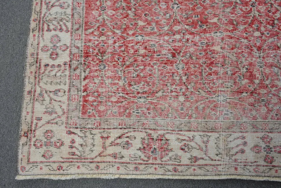 XL Vintage Turkish Accent Area rug 5.3 x 8.3 ft