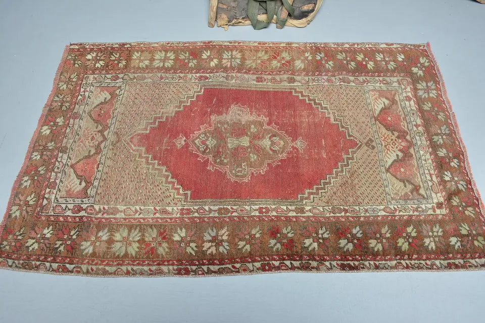 Vintage Turkish Accent Area rug 3.2 x 4.9 ft