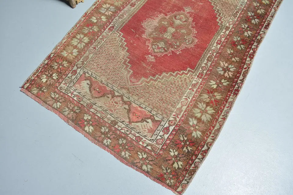 Vintage Turkish Accent Area rug 3.2 x 4.9 ft