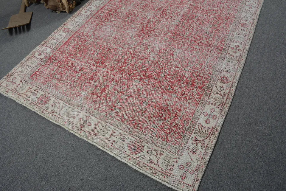 XL Vintage Turkish Accent Area rug 5.3 x 8.3 ft