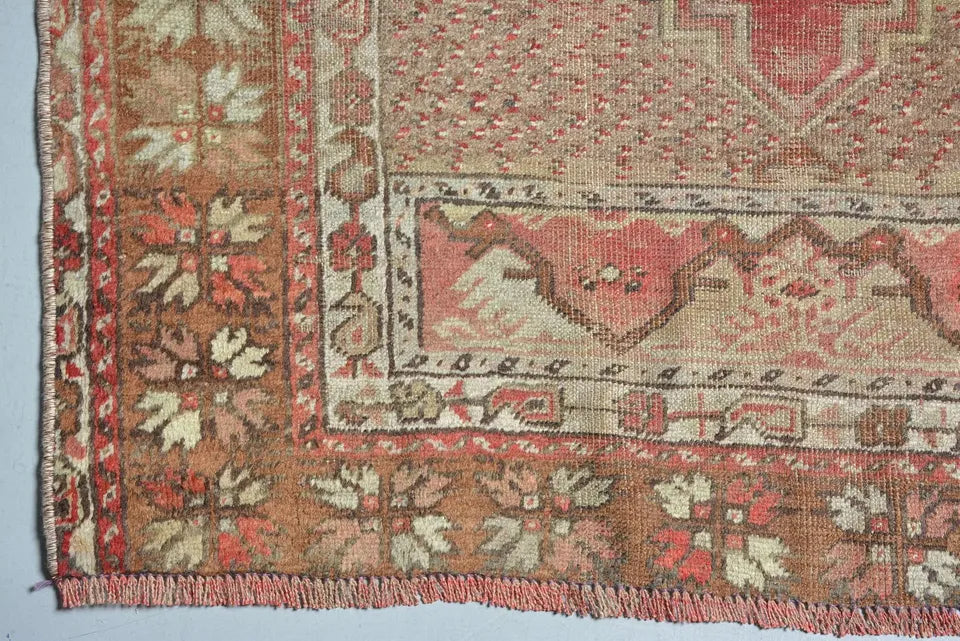 Vintage Turkish Accent Area rug 3.2 x 4.9 ft