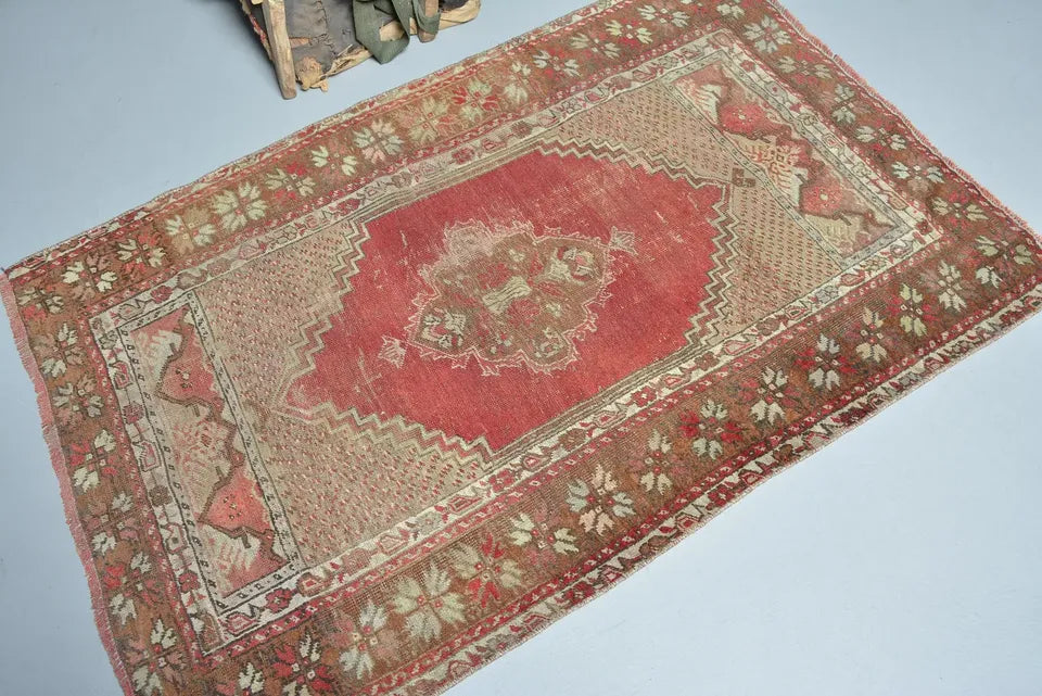 Vintage Turkish Accent Area rug 3.2 x 4.9 ft