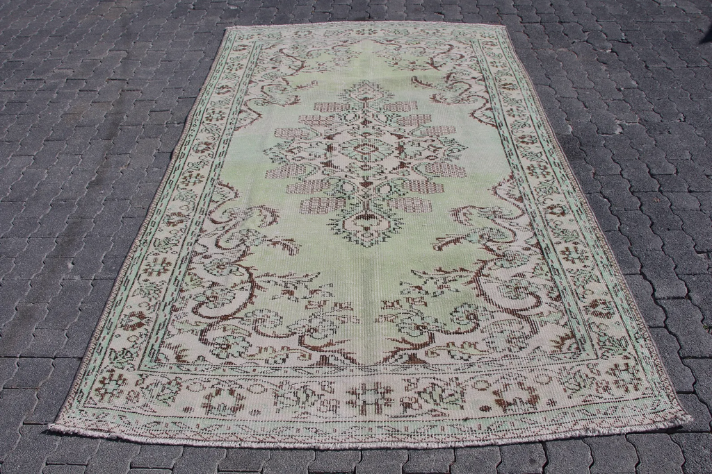 Vintage Turkish Accent Area rug 5.1 x 8.2 ft