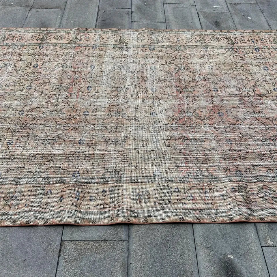 XL Vintage Turkish Accent Area Rug 5.5 x 9.4 ft