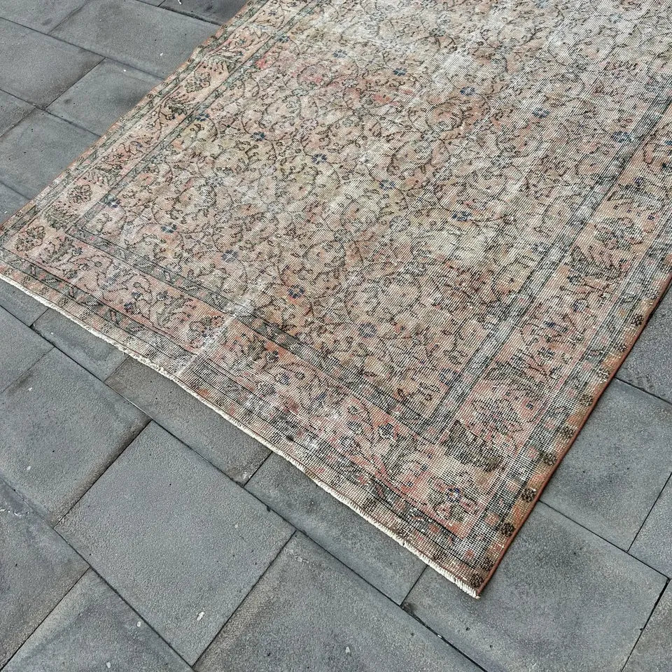 XL Vintage Turkish Accent Area Rug 5.5 x 9.4 ft