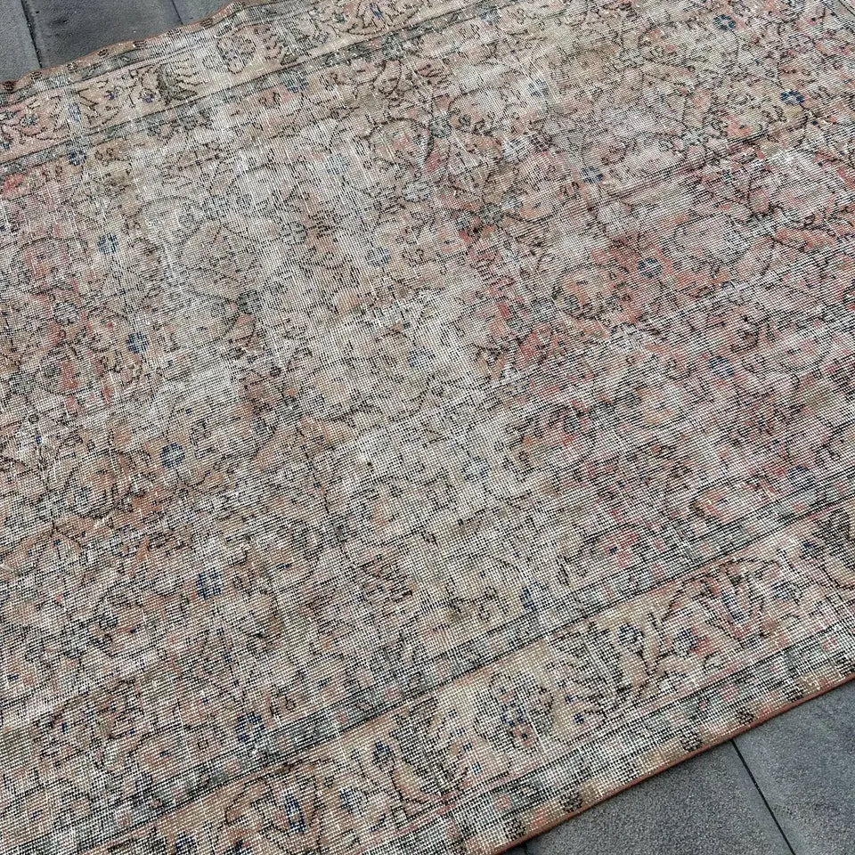 XL Vintage Turkish Accent Area Rug 5.5 x 9.4 ft